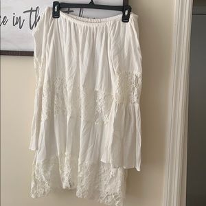 White off the shoulder dress w/ lace belle sleeves
